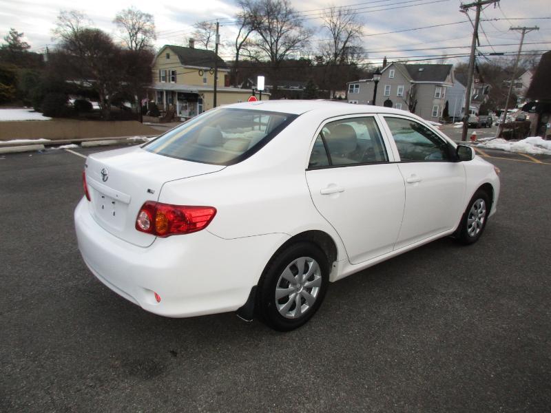 Toyota Corolla LE 2010