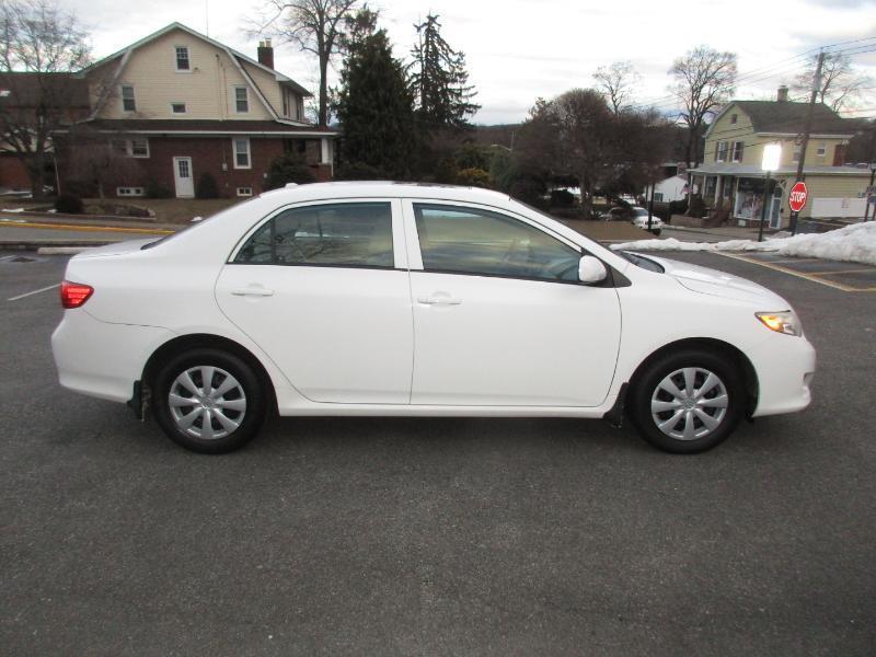 Toyota Corolla LE 2010