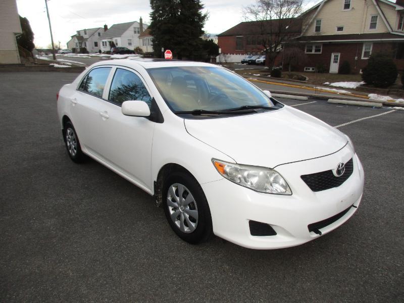 Toyota Corolla LE 2010