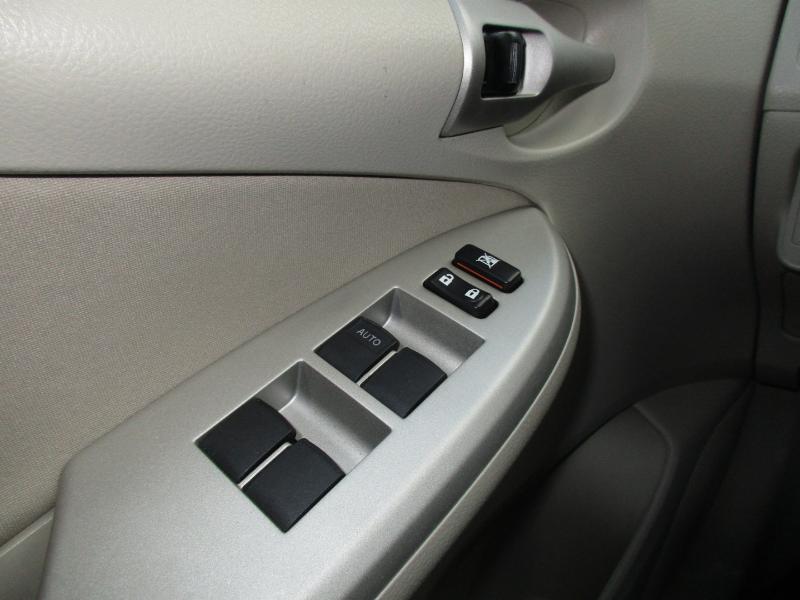 Toyota Corolla LE 2010