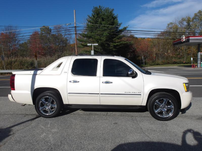 Chevrolet Avalanche LTZ 4WD 2012