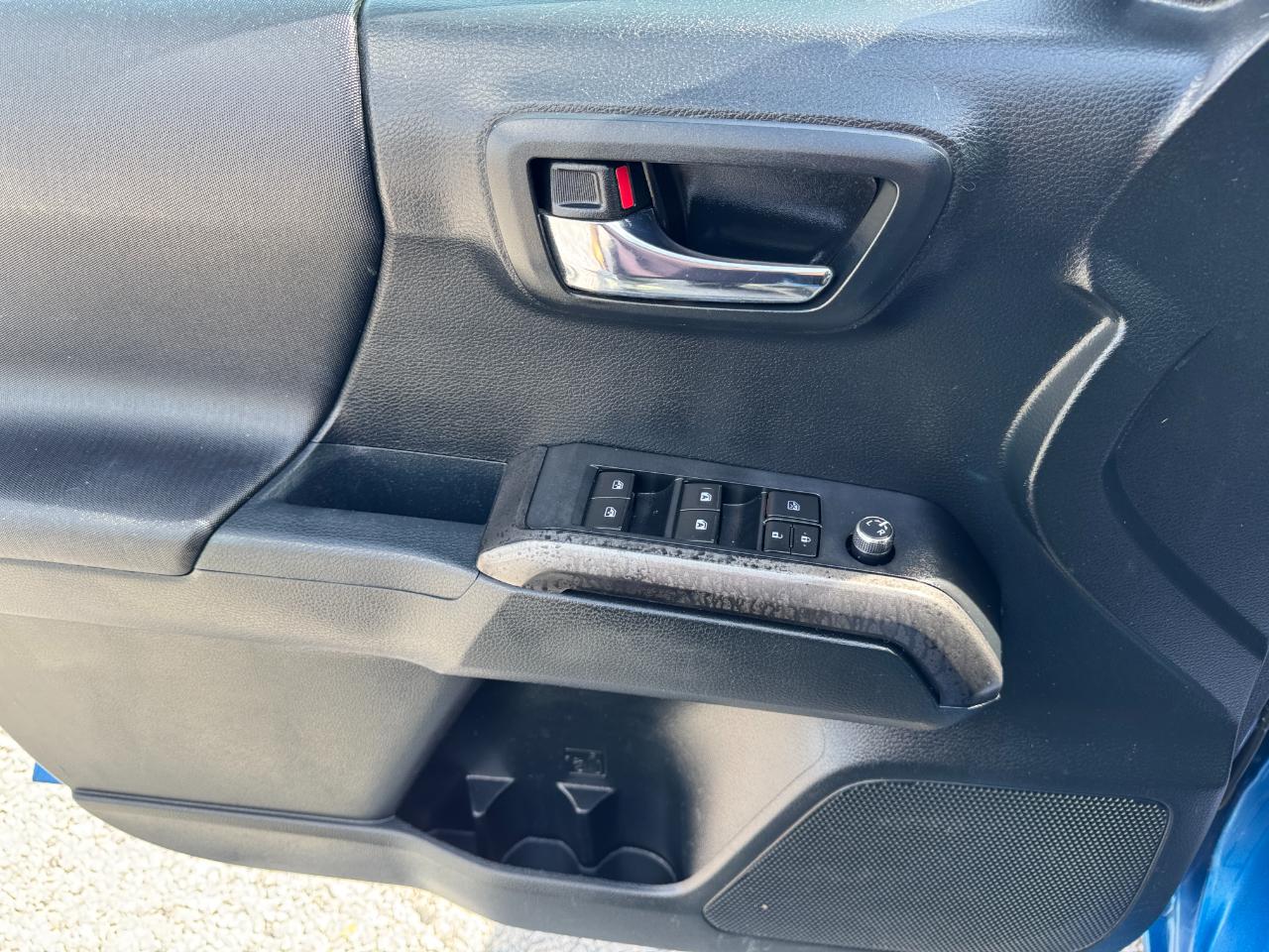 Toyota Tacoma 4WD Double Cab LB V6 AT SR5 (Natl) 2016