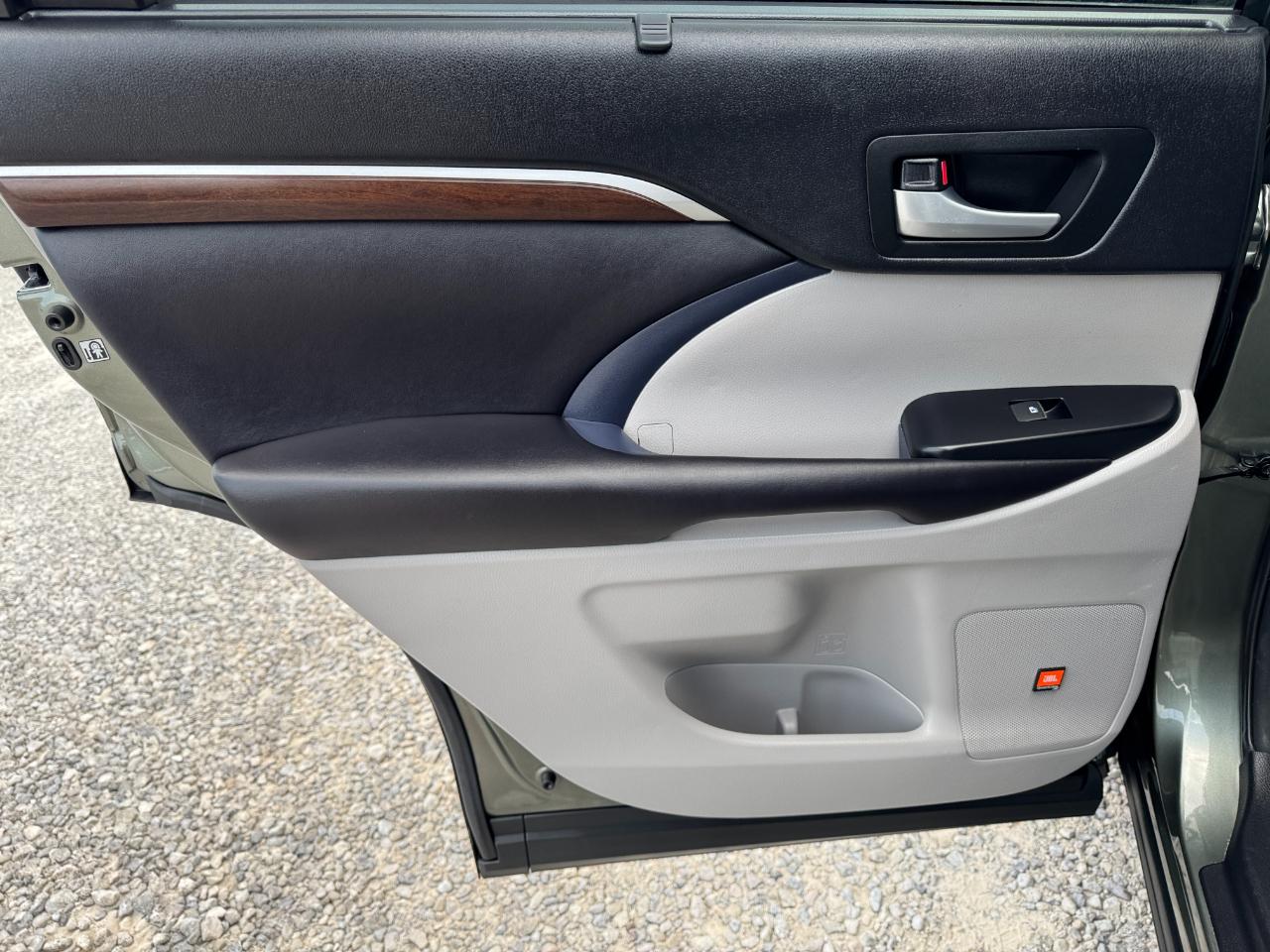 Toyota Highlander FWD 4dr V6 Limited (Natl) 2016