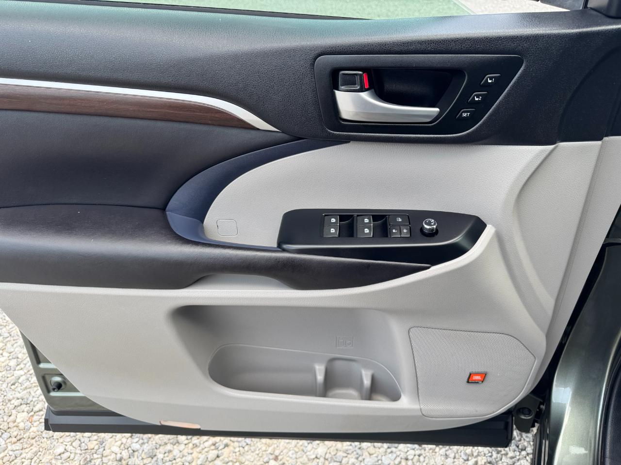 Toyota Highlander FWD 4dr V6 Limited (Natl) 2016