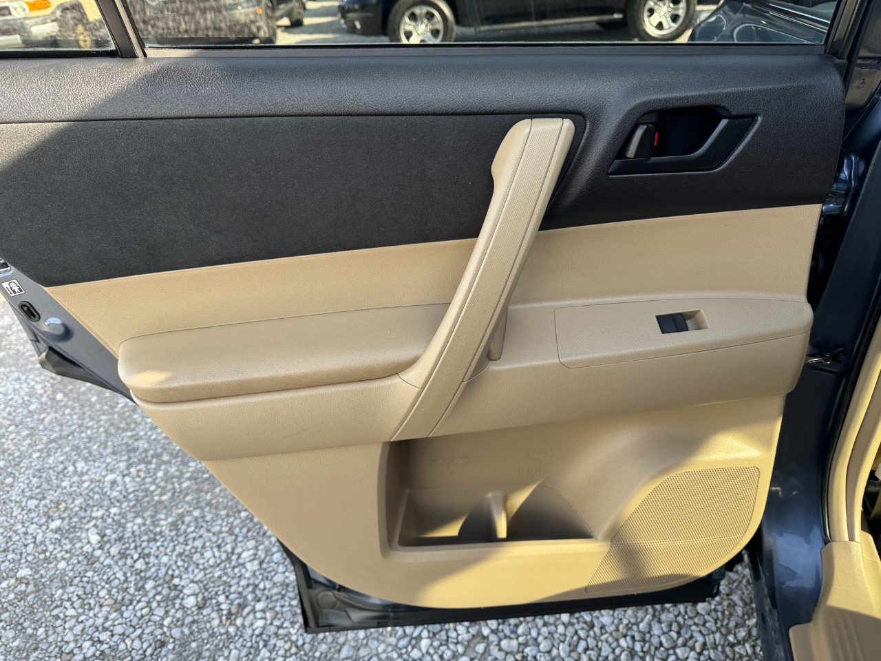 Toyota Highlander FWD 4dr I4 (Natl) 2013