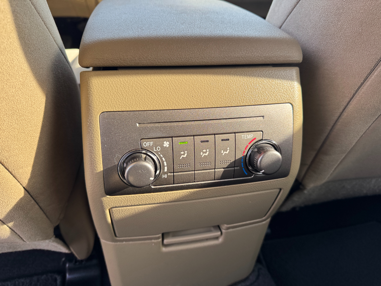 Toyota Highlander FWD 4dr I4 (Natl) 2013