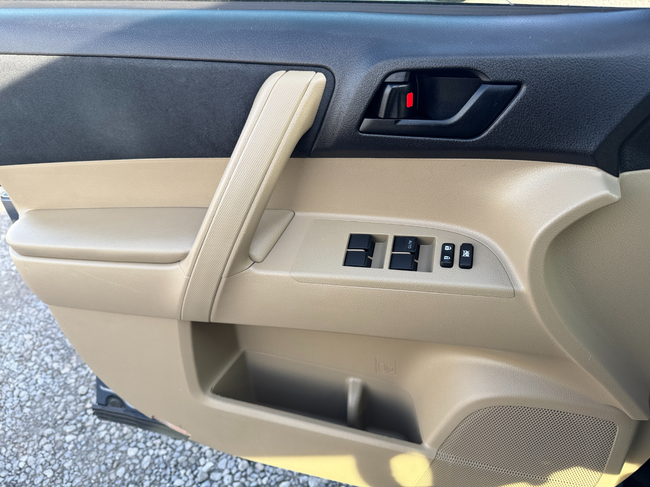 Toyota Highlander FWD 4dr I4 (Natl) 2013