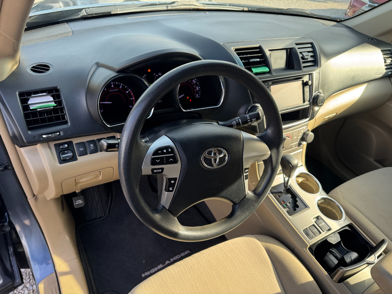 Toyota Highlander FWD 4dr I4 (Natl) 2013