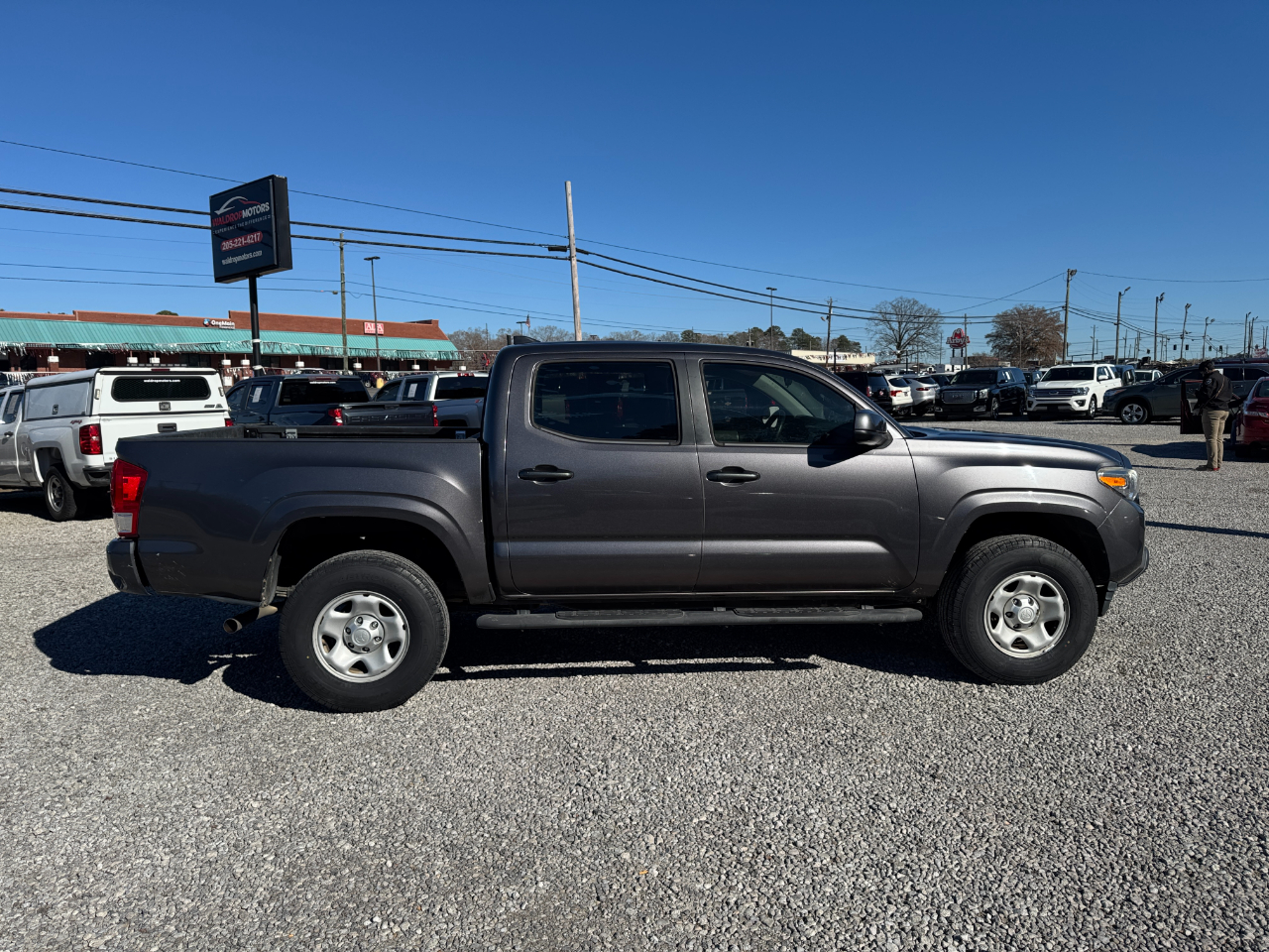 Toyota Tacoma SR Double Cab 5' Bed I4 4x2 AT (Natl) 2017