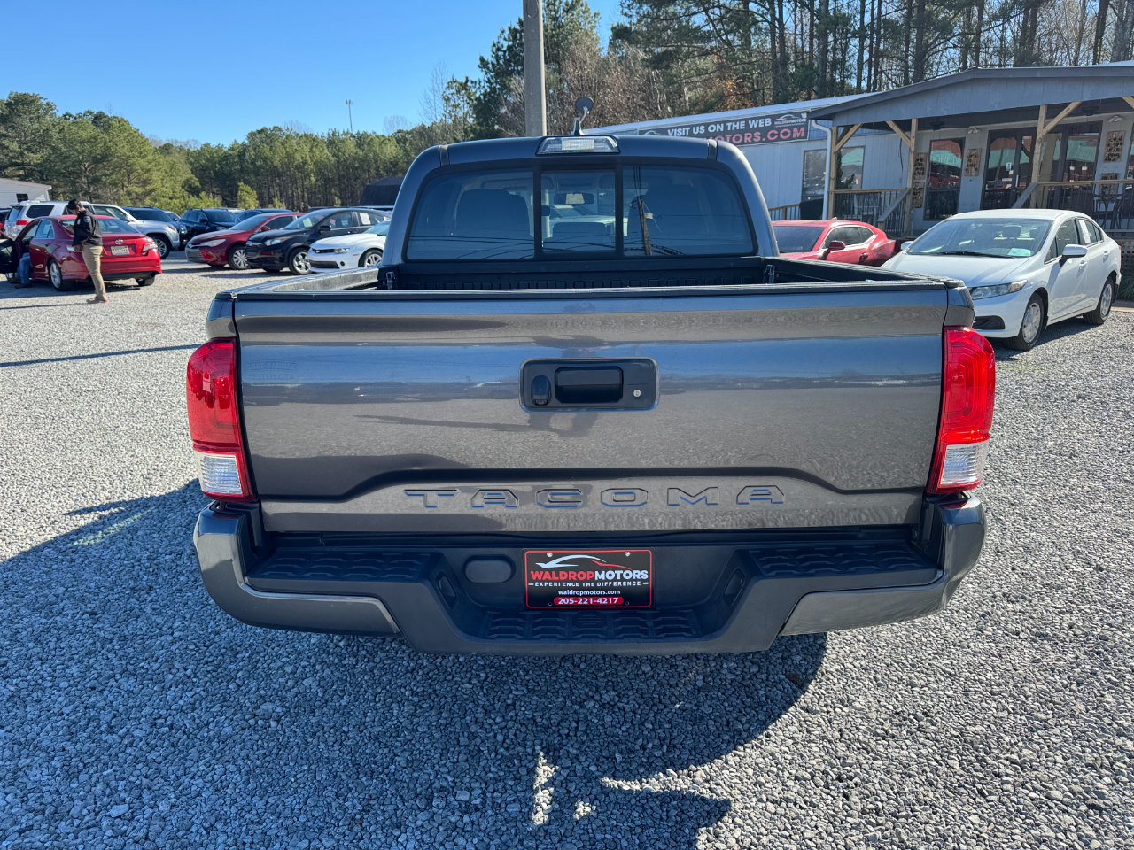 Toyota Tacoma SR Double Cab 5' Bed I4 4x2 AT (Natl) 2017