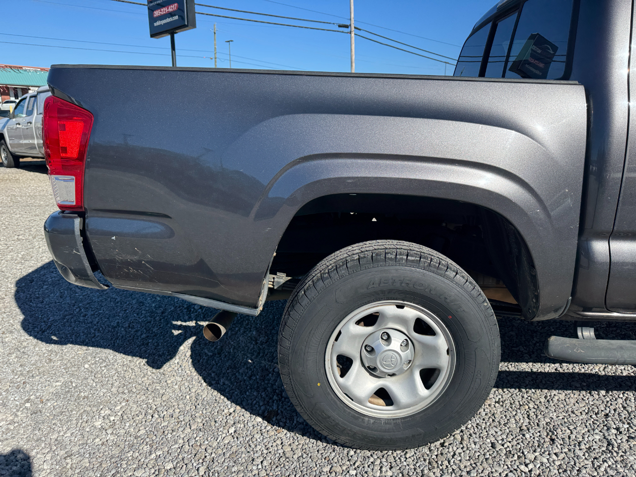 Toyota Tacoma SR Double Cab 5' Bed I4 4x2 AT (Natl) 2017