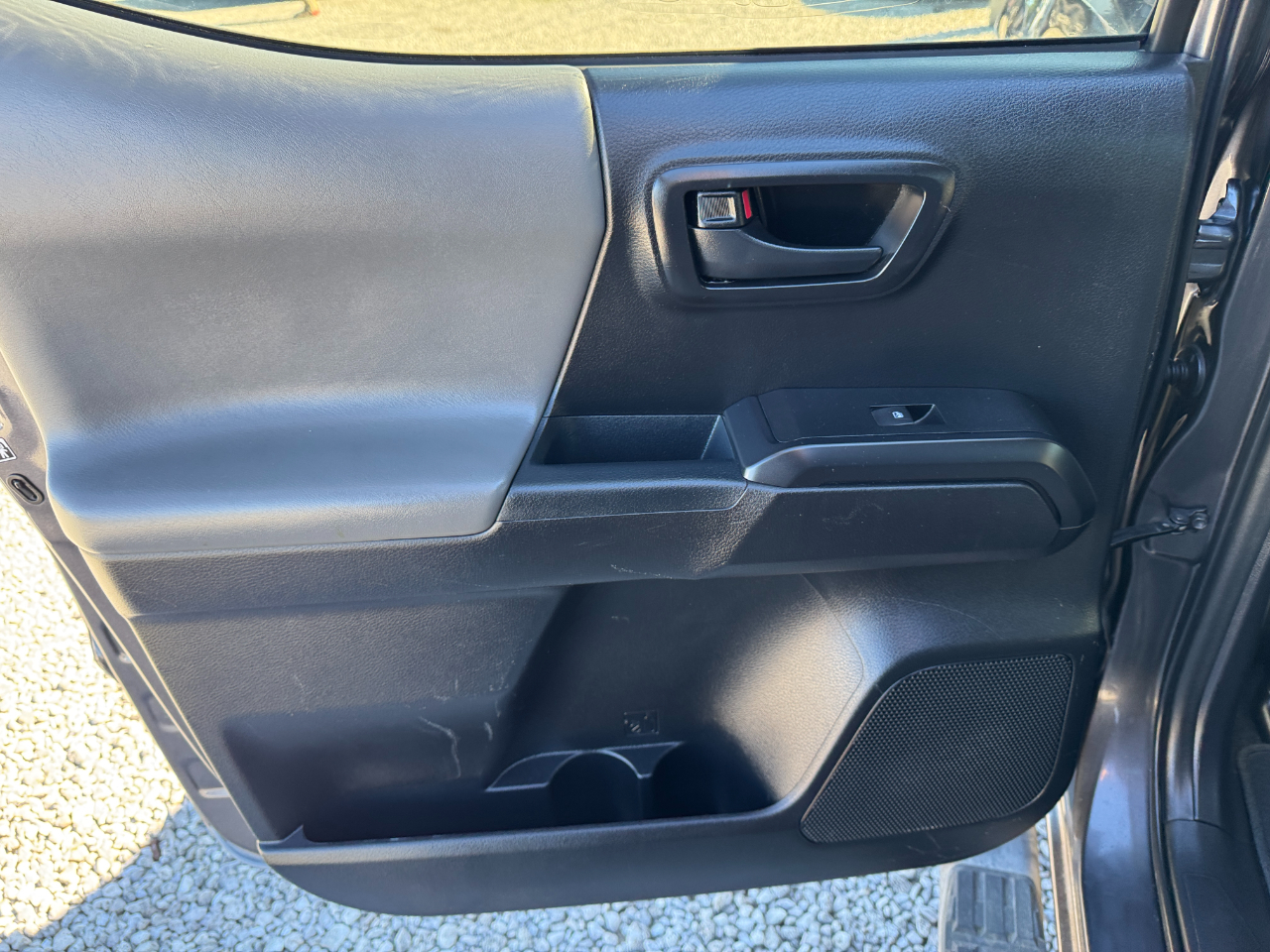 Toyota Tacoma SR Double Cab 5' Bed I4 4x2 AT (Natl) 2017