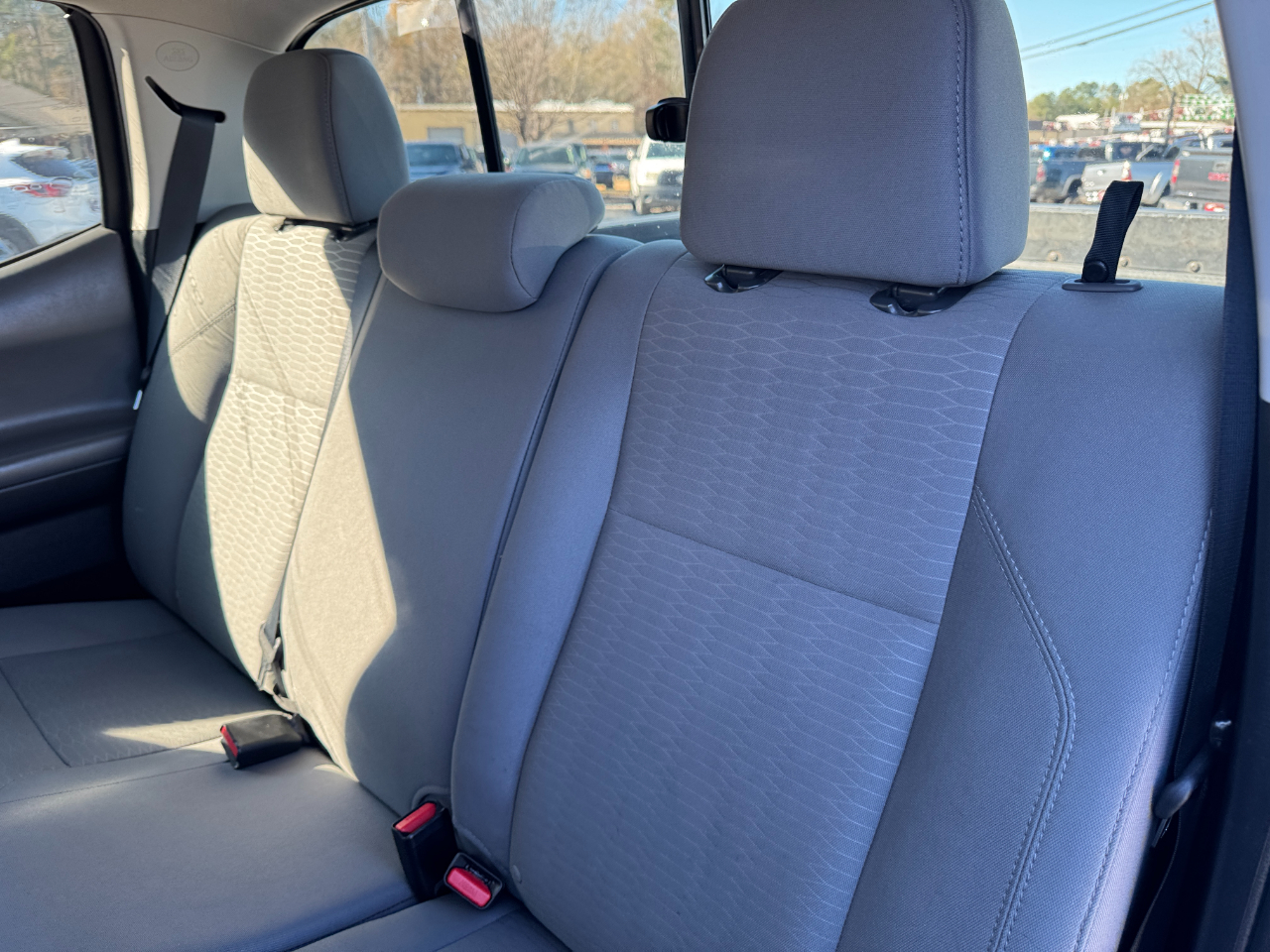 Toyota Tacoma SR Double Cab 5' Bed I4 4x2 AT (Natl) 2017