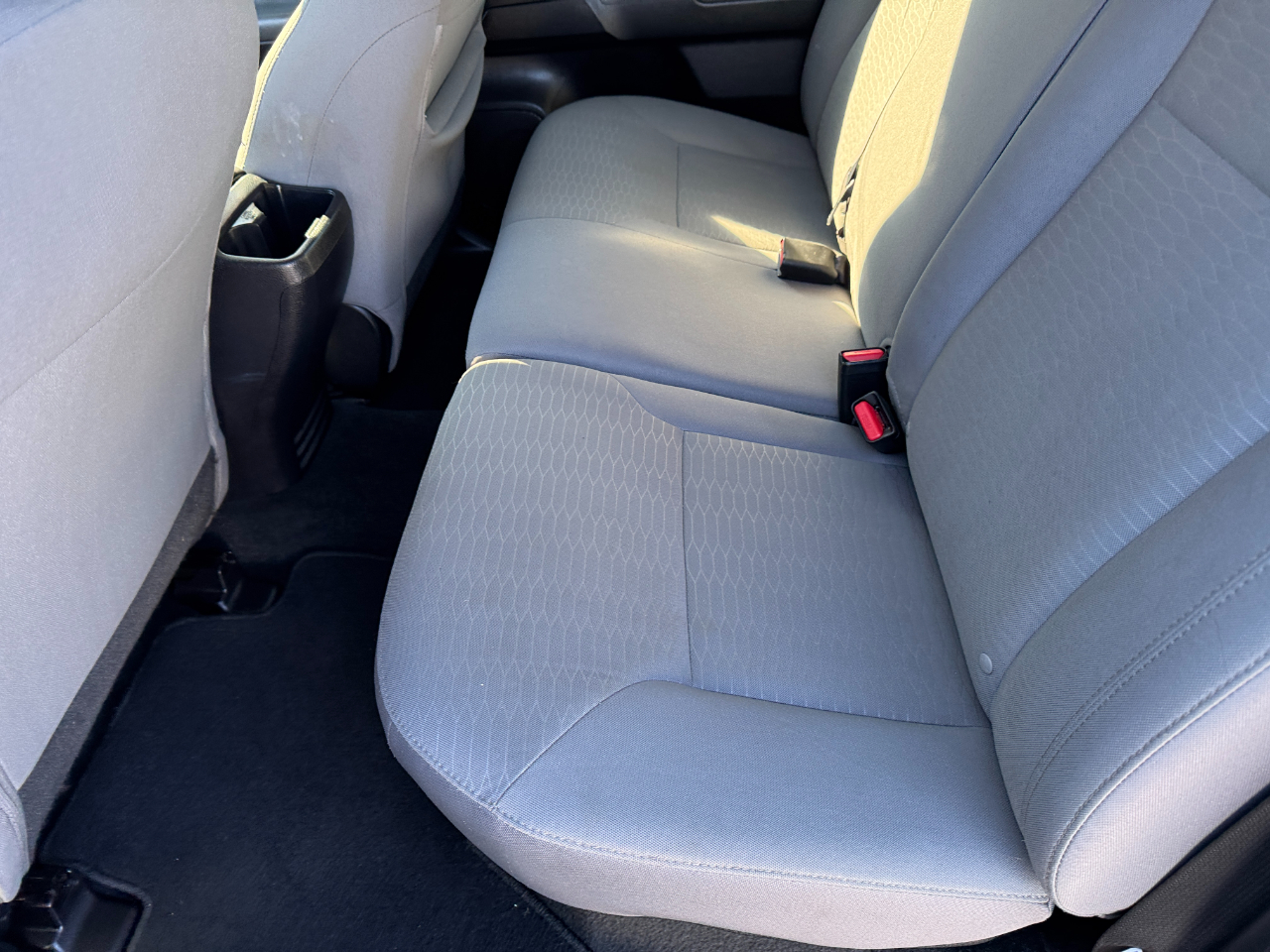 Toyota Tacoma SR Double Cab 5' Bed I4 4x2 AT (Natl) 2017