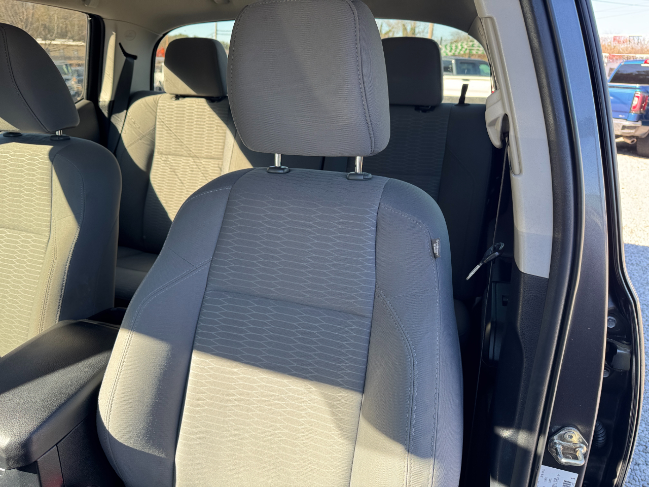 Toyota Tacoma SR Double Cab 5' Bed I4 4x2 AT (Natl) 2017