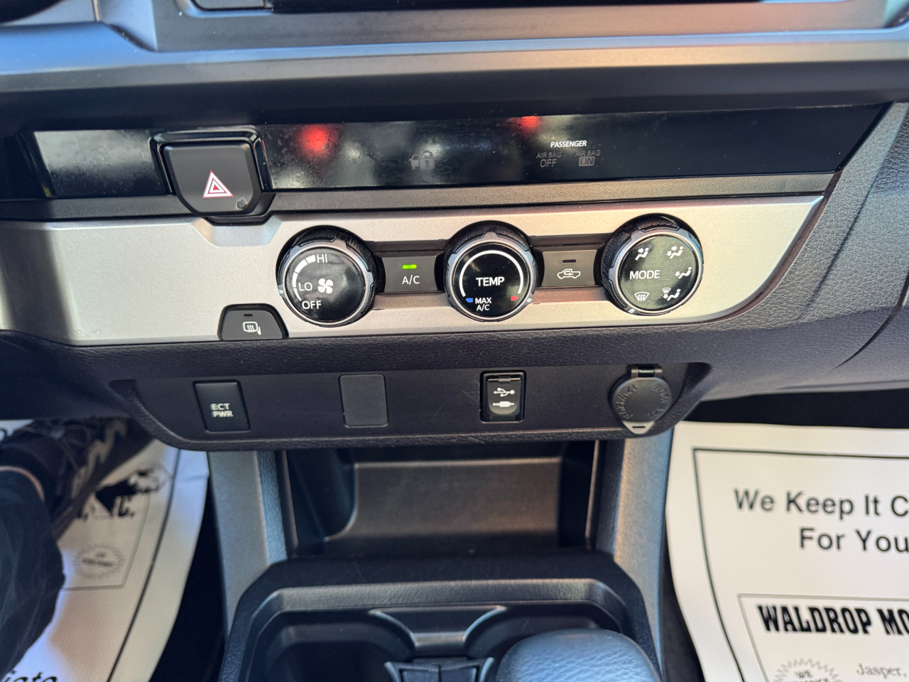 Toyota Tacoma SR Double Cab 5' Bed I4 4x2 AT (Natl) 2017