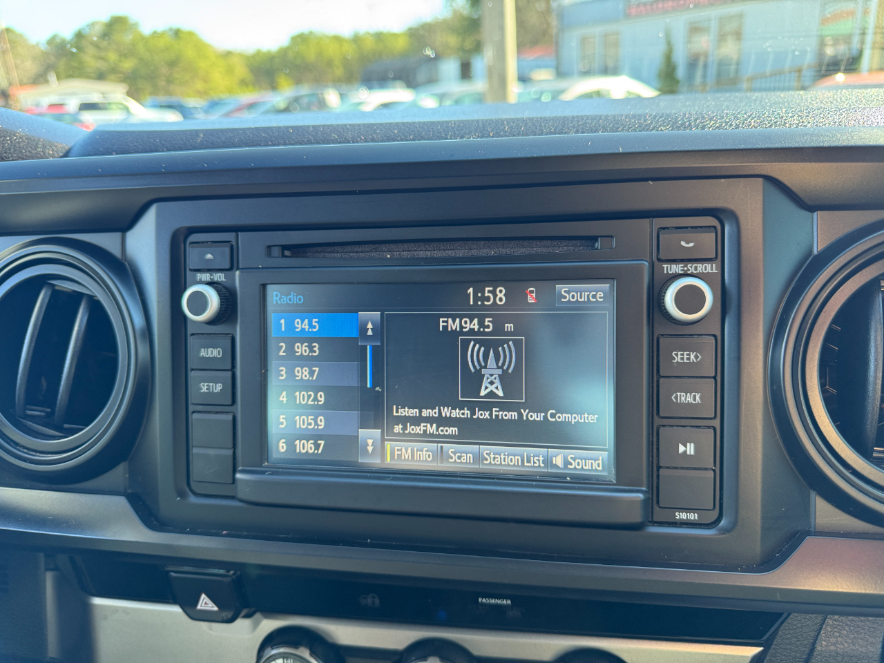 Toyota Tacoma SR Double Cab 5' Bed I4 4x2 AT (Natl) 2017