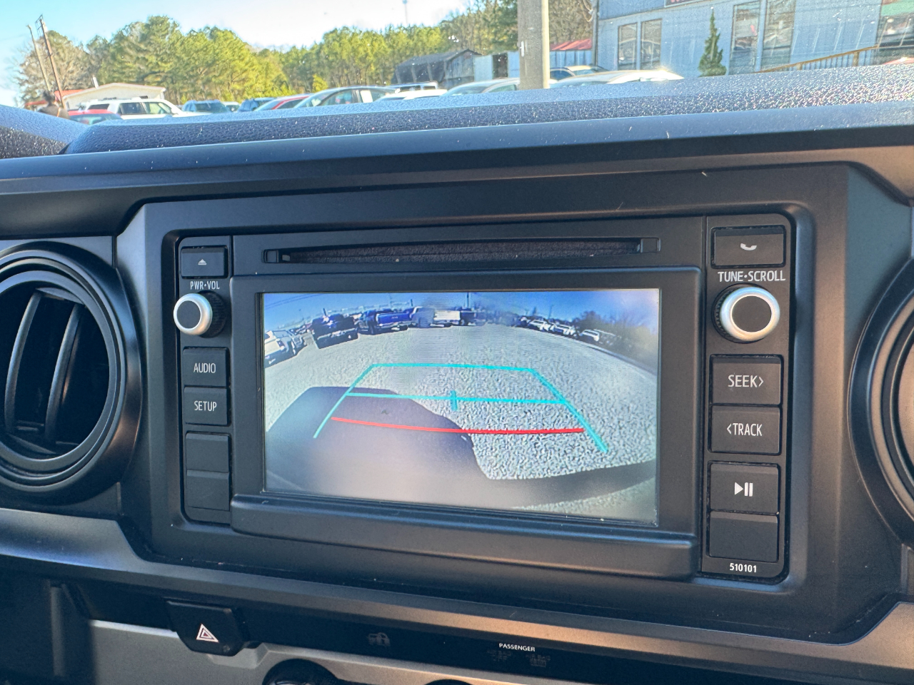 Toyota Tacoma SR Double Cab 5' Bed I4 4x2 AT (Natl) 2017