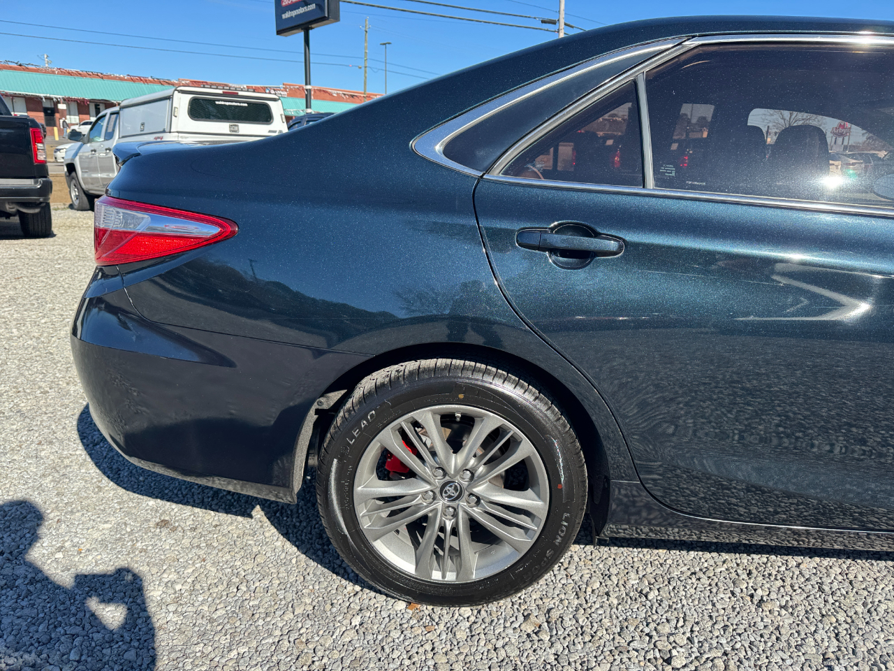 Toyota Camry 4dr Sdn I4 Auto SE (Natl) 2016