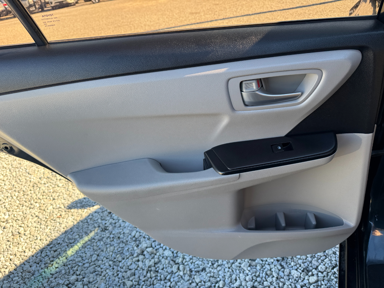 Toyota Camry 4dr Sdn I4 Auto SE (Natl) 2016