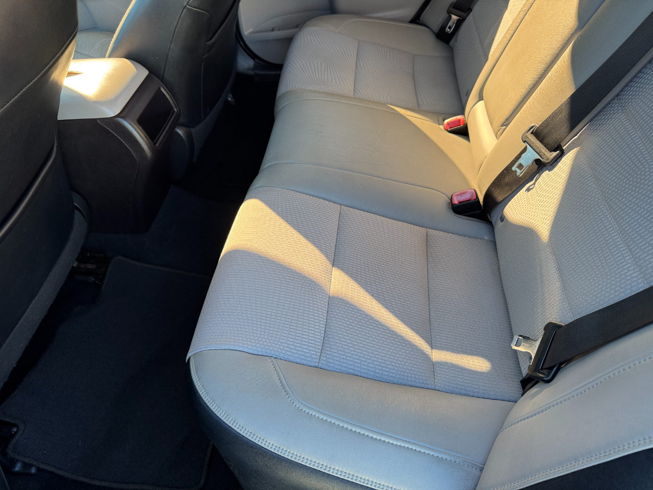 Toyota Camry 4dr Sdn I4 Auto SE (Natl) 2016