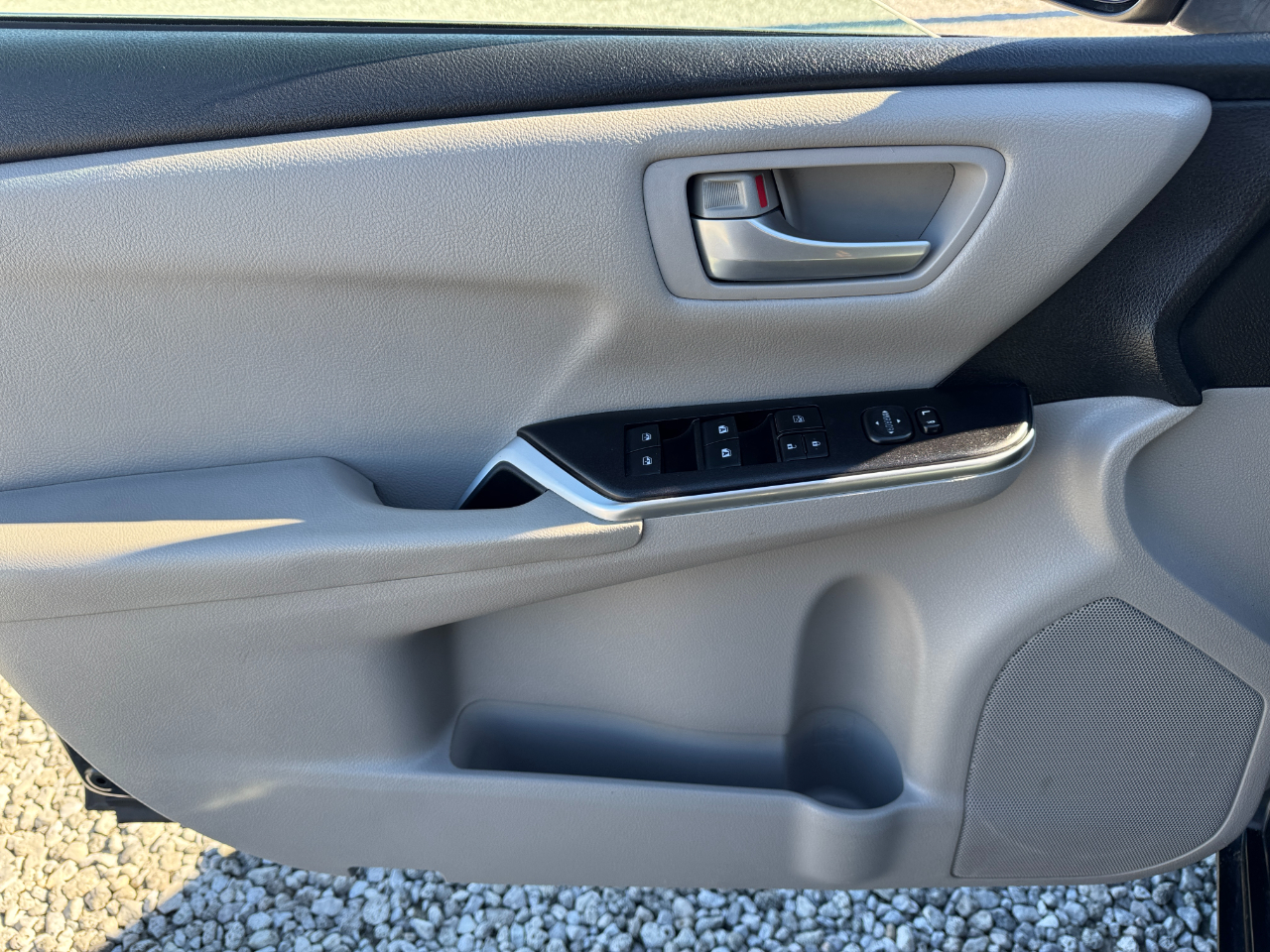 Toyota Camry 4dr Sdn I4 Auto SE (Natl) 2016