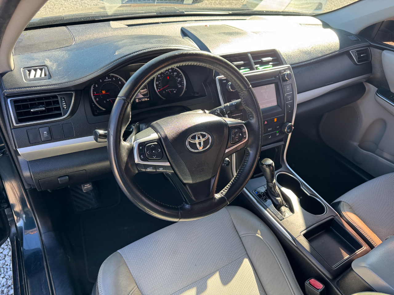 Toyota Camry 4dr Sdn I4 Auto SE (Natl) 2016