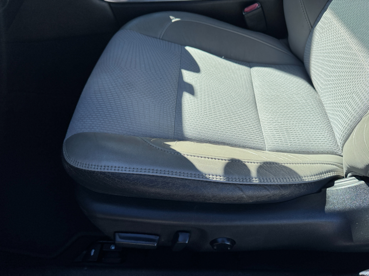 Toyota Camry 4dr Sdn I4 Auto SE (Natl) 2016