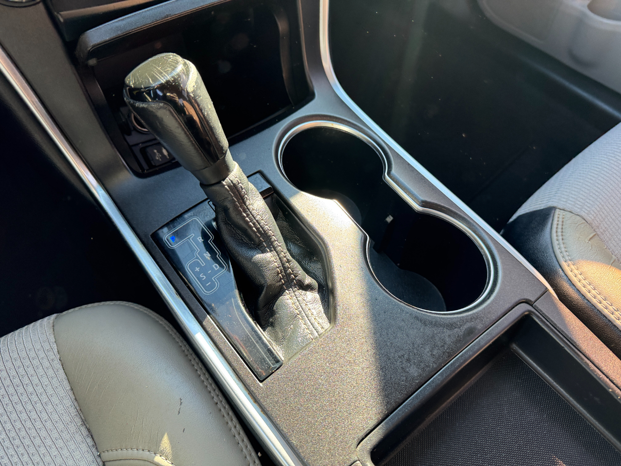 Toyota Camry 4dr Sdn I4 Auto SE (Natl) 2016