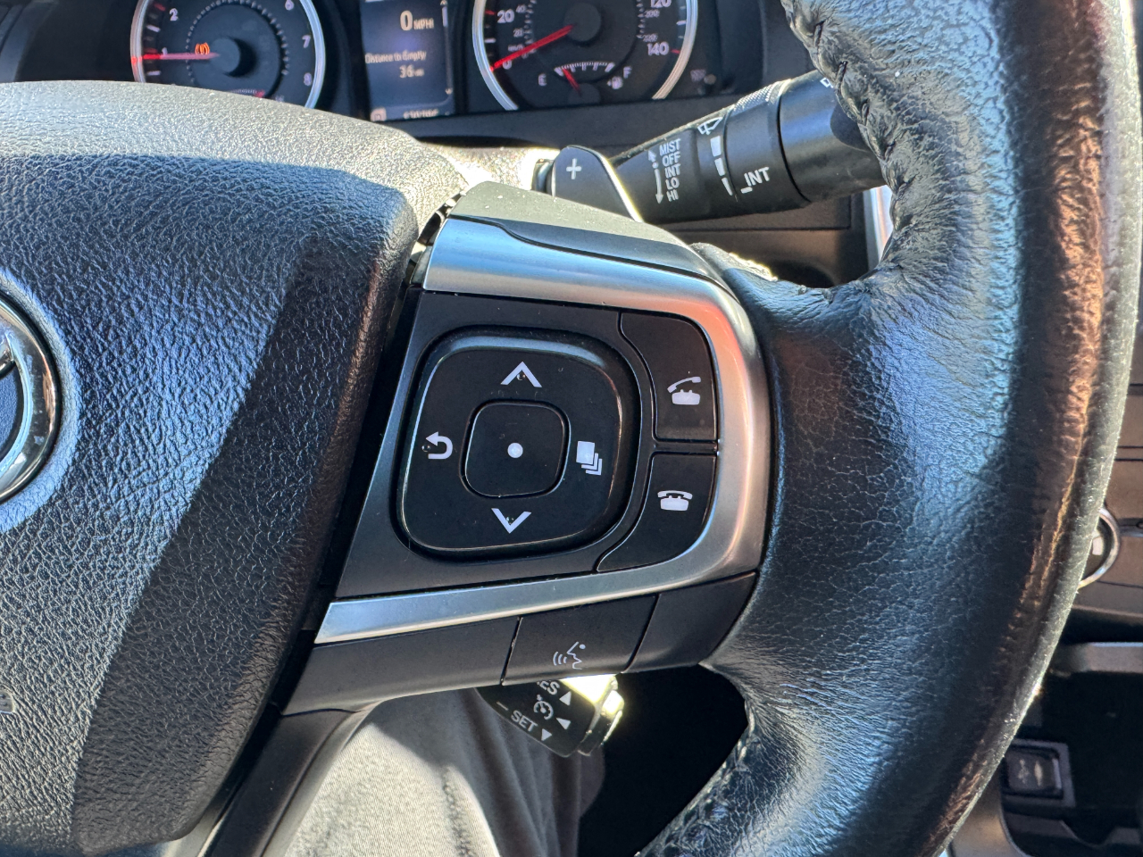 Toyota Camry 4dr Sdn I4 Auto SE (Natl) 2016