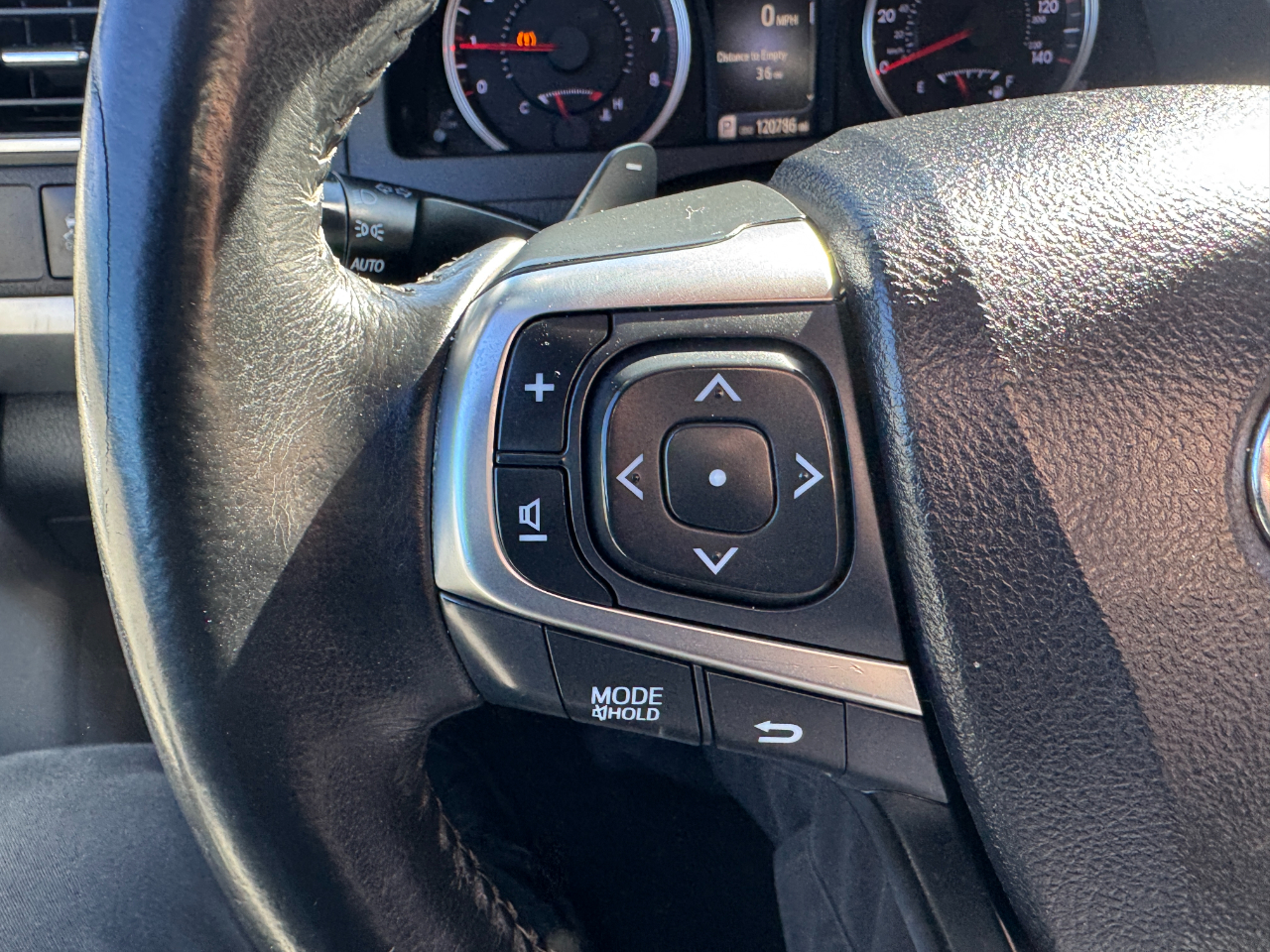 Toyota Camry 4dr Sdn I4 Auto SE (Natl) 2016