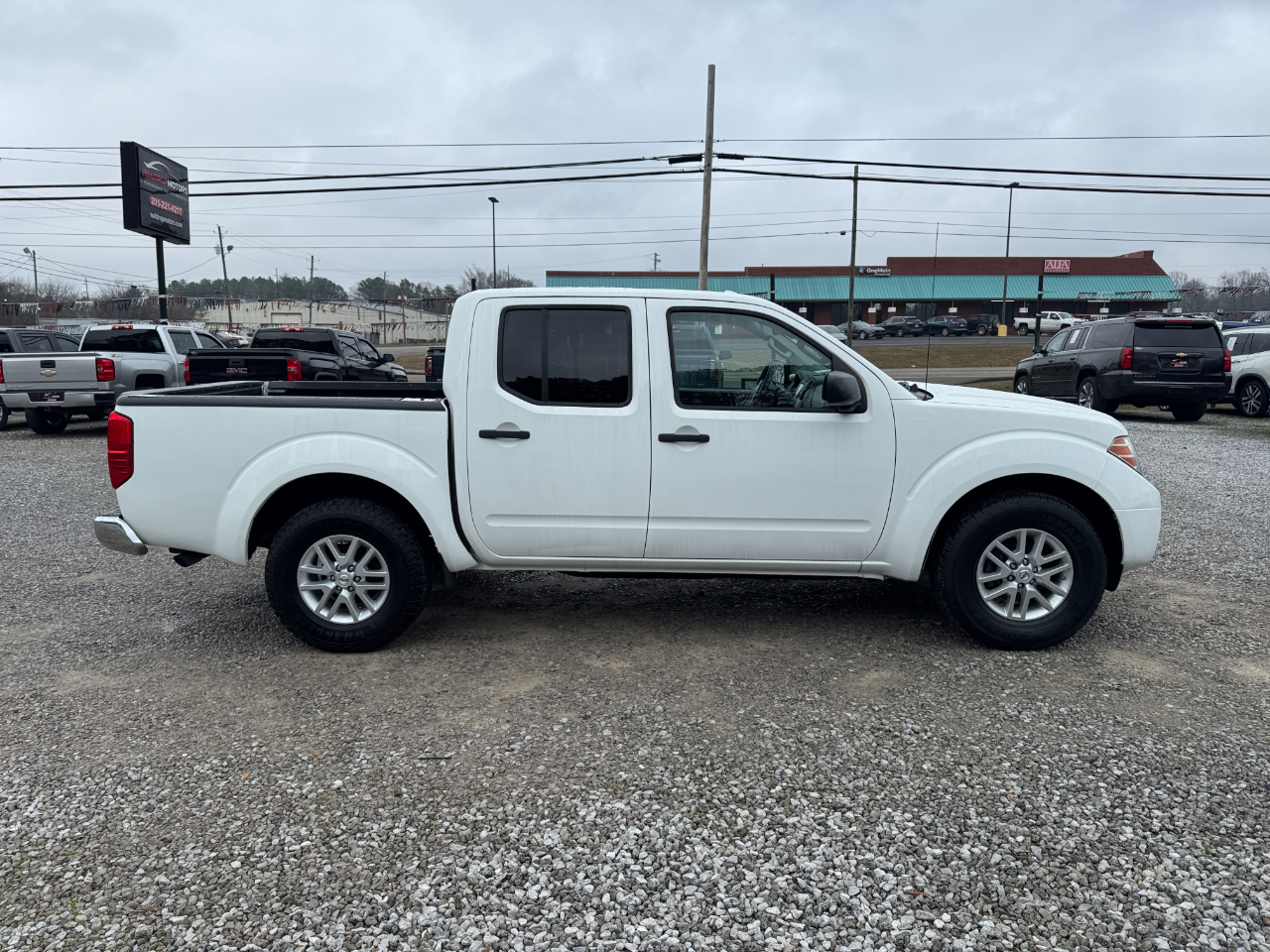 Nissan Frontier 2WD Crew Cab SWB Auto SV 2015