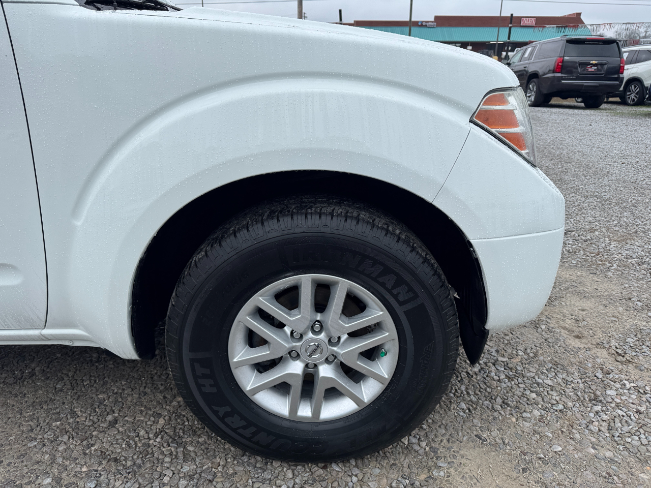 Nissan Frontier 2WD Crew Cab SWB Auto SV 2015