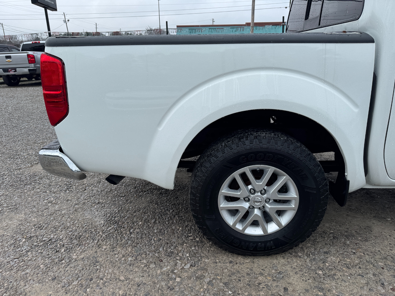 Nissan Frontier 2WD Crew Cab SWB Auto SV 2015