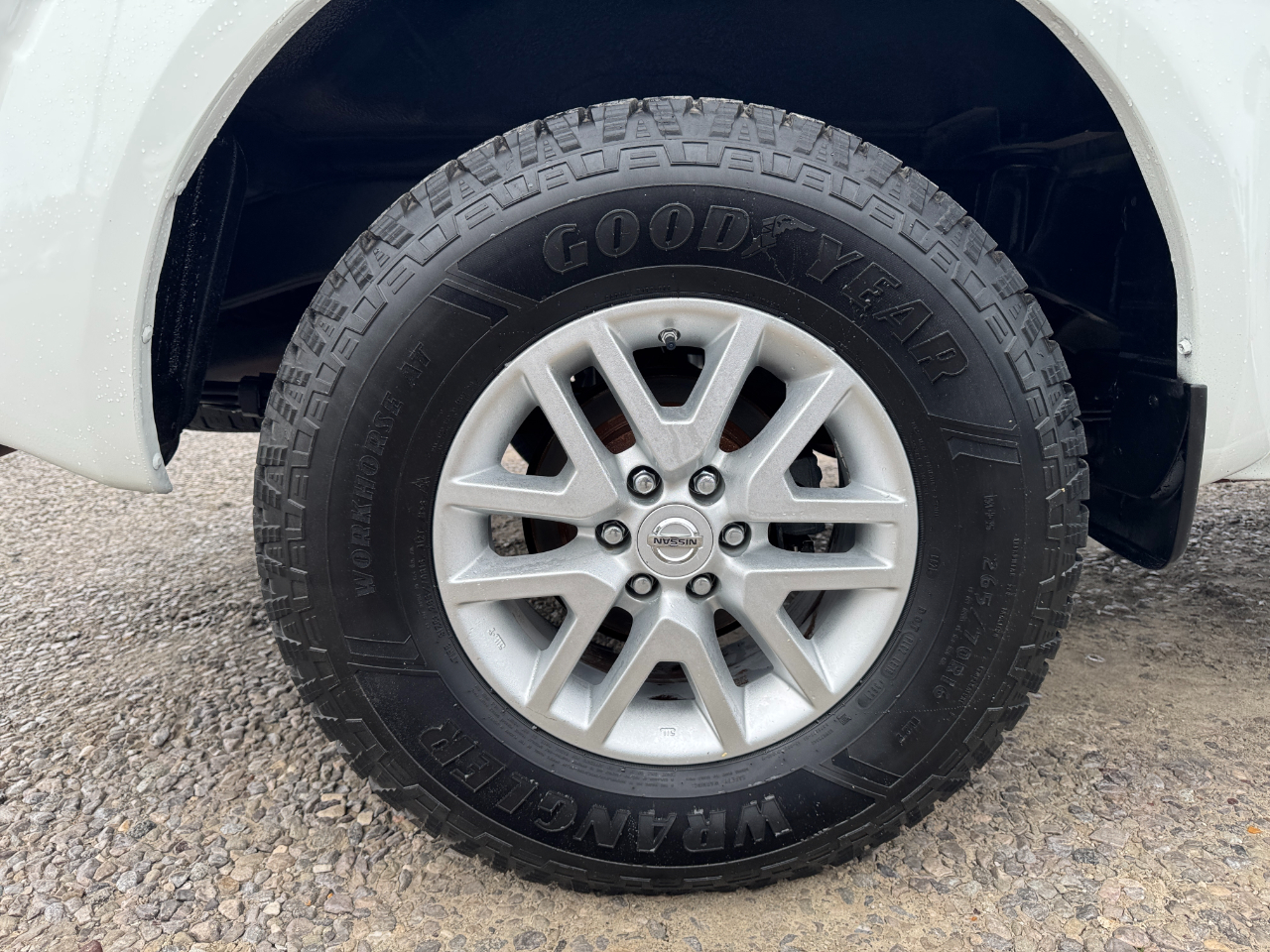 Nissan Frontier 2WD Crew Cab SWB Auto SV 2015