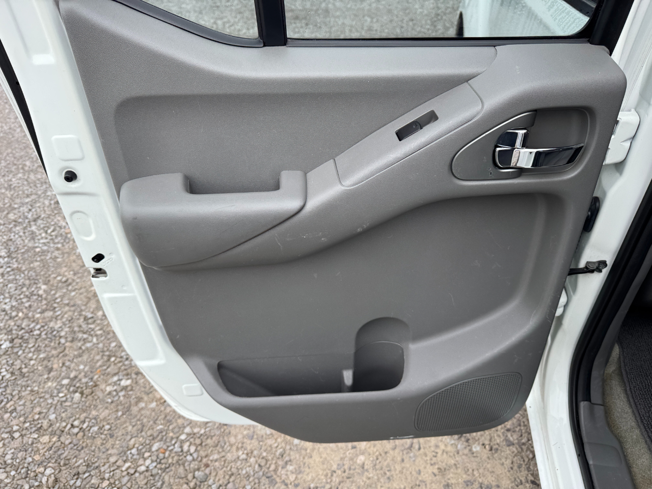 Nissan Frontier 2WD Crew Cab SWB Auto SV 2015