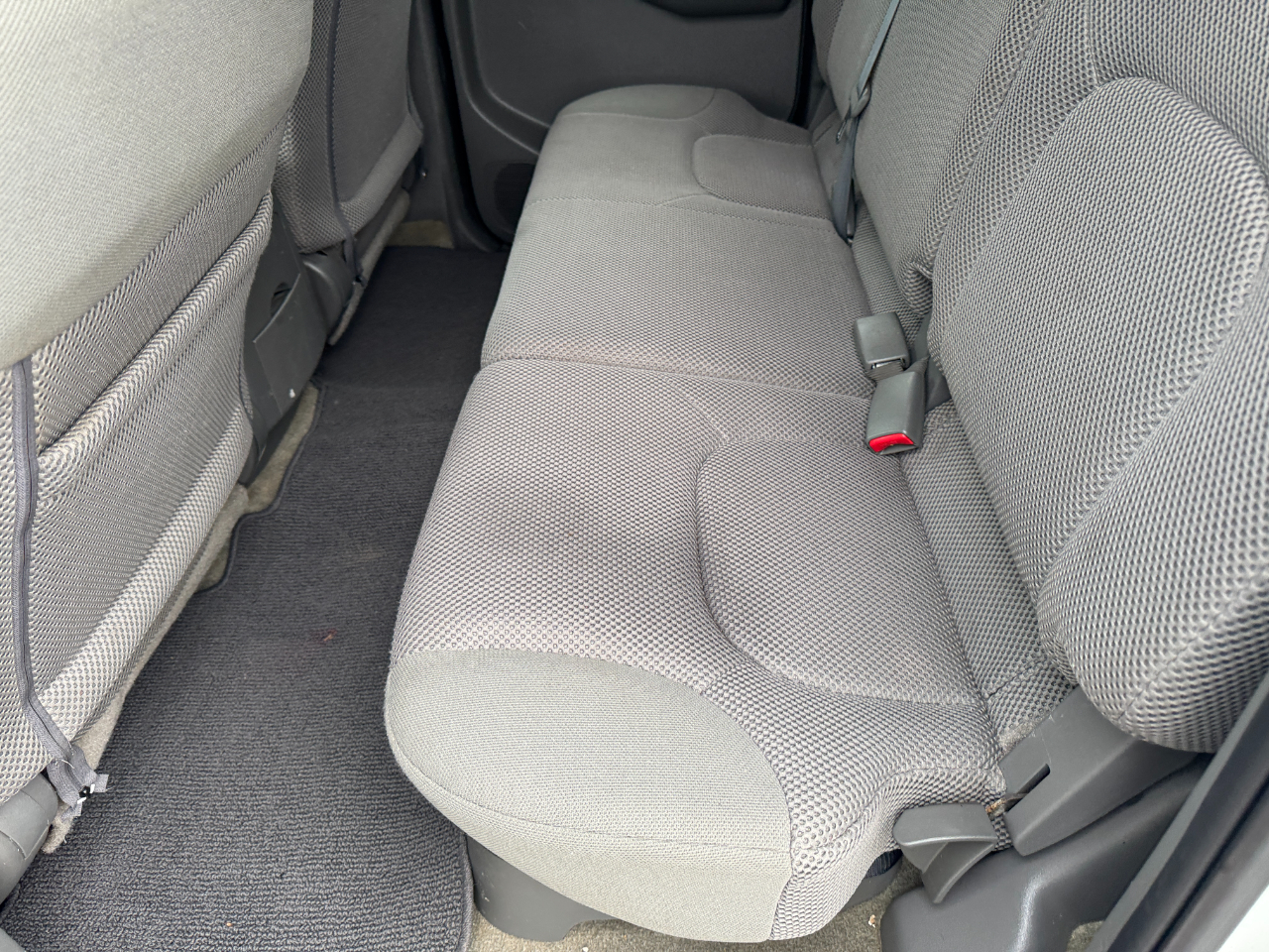 Nissan Frontier 2WD Crew Cab SWB Auto SV 2015