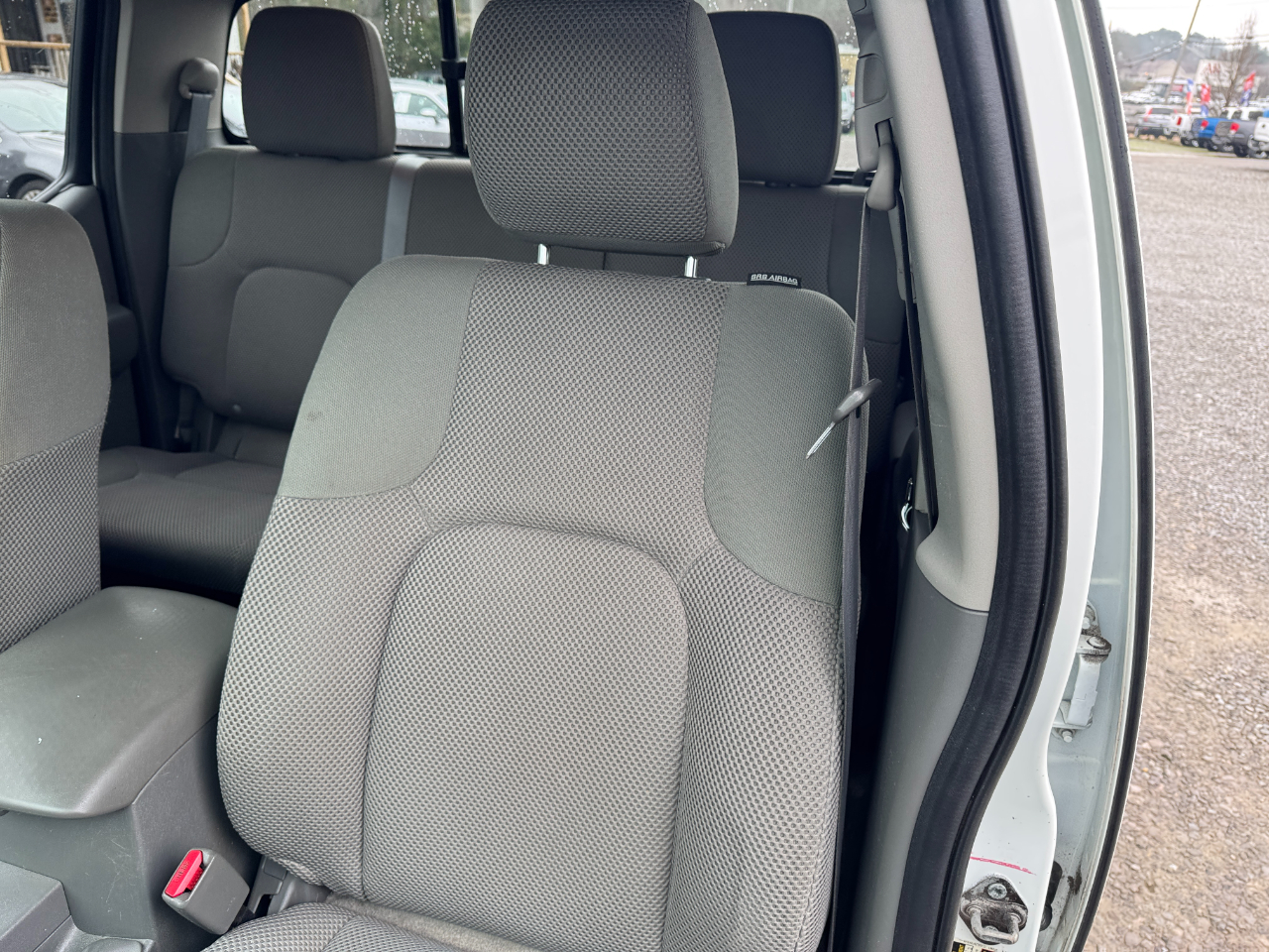 Nissan Frontier 2WD Crew Cab SWB Auto SV 2015