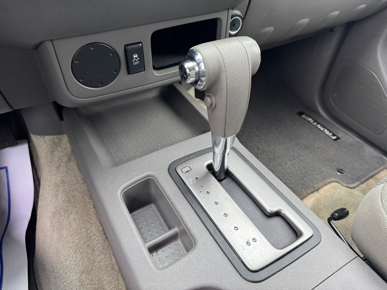 Nissan Frontier 2WD Crew Cab SWB Auto SV 2015