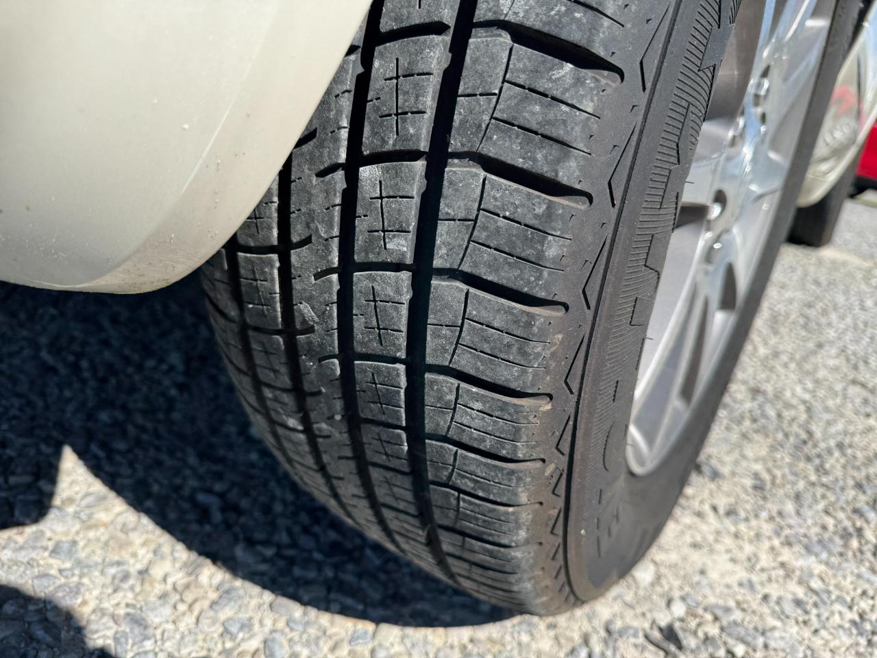 Buick Enclave FWD 4dr Leather 2013