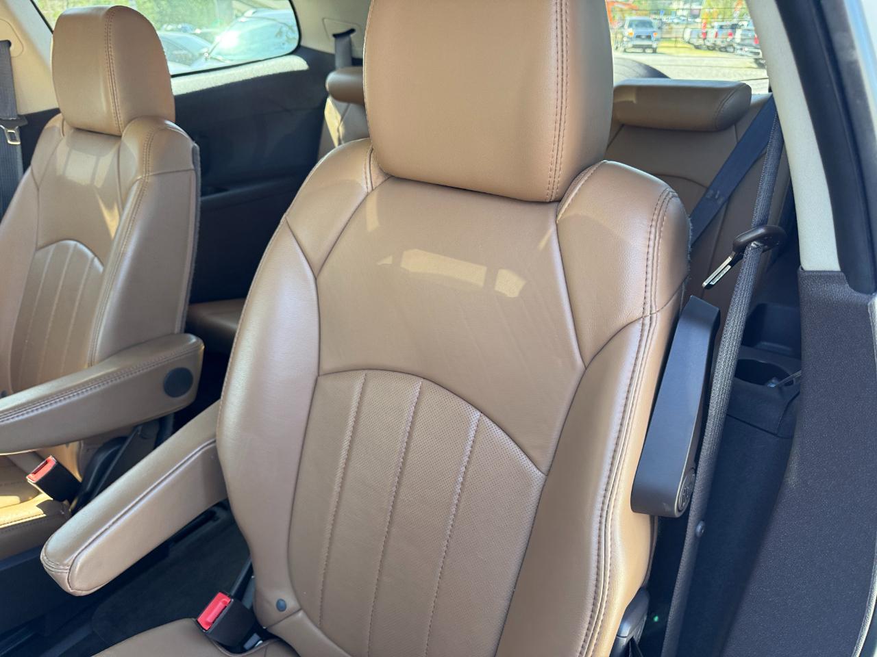 Buick Enclave FWD 4dr Leather 2013