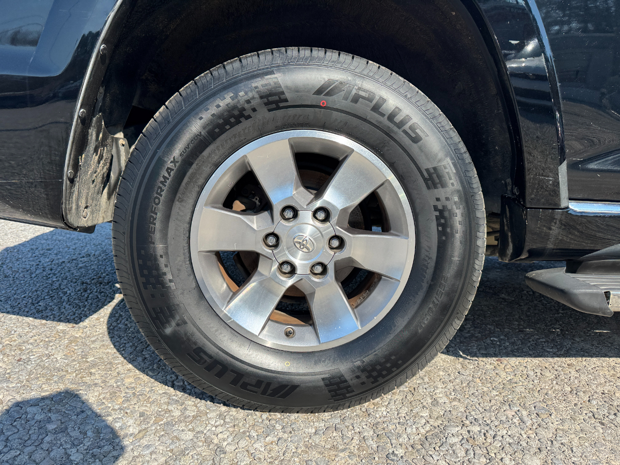 Toyota 4Runner RWD 4dr V6 SR5 (Natl) 2011