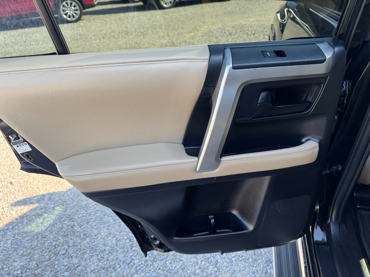 Toyota 4Runner RWD 4dr V6 SR5 (Natl) 2011