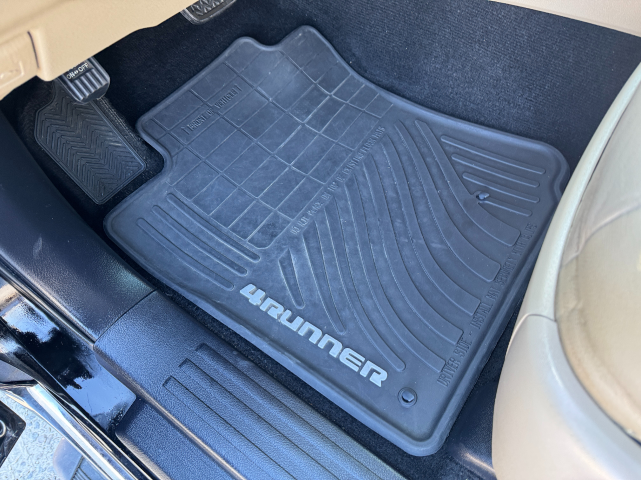 Toyota 4Runner RWD 4dr V6 SR5 (Natl) 2011