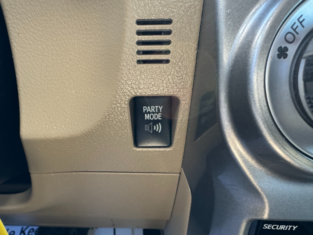 Toyota 4Runner RWD 4dr V6 SR5 (Natl) 2011