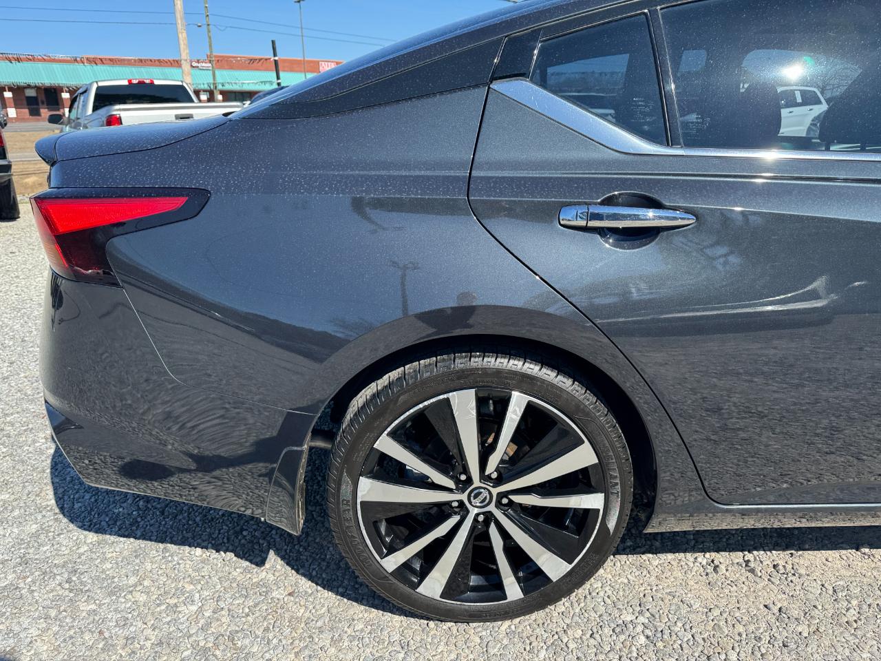 Nissan Altima 2.5 Platinum Sedan 2019