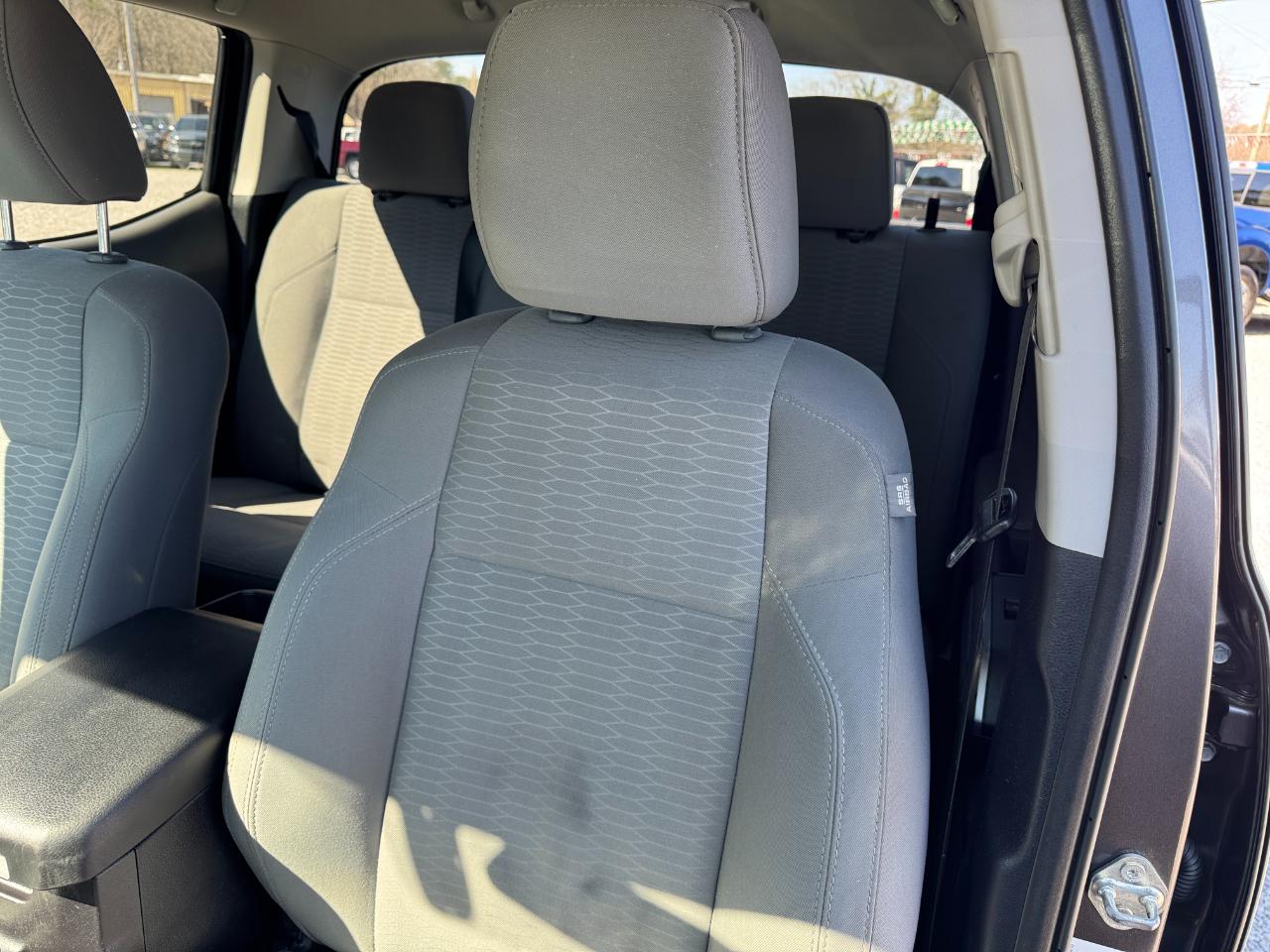 Toyota Tacoma 2WD Double Cab V6 AT SR5 (Natl) 2016