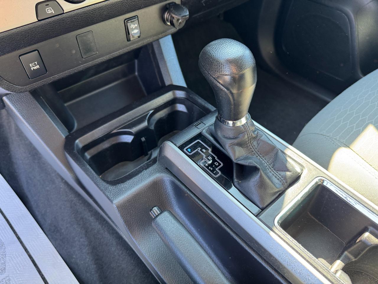 Toyota Tacoma 2WD Double Cab V6 AT SR5 (Natl) 2016