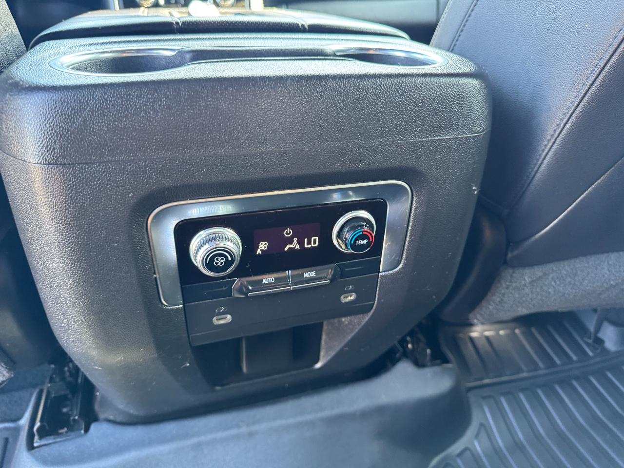 GMC Yukon 4WD 4dr SLT 2021