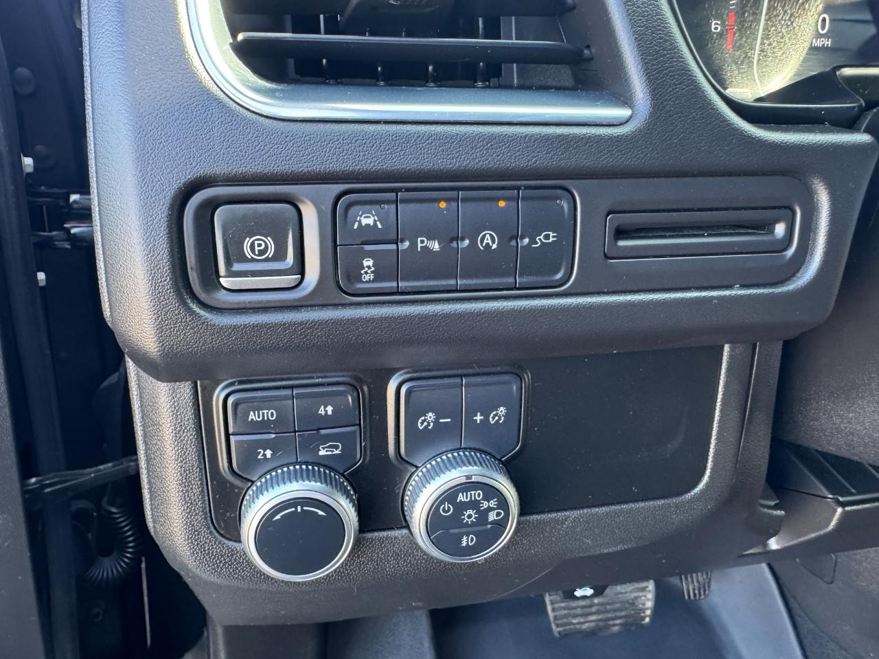 GMC Yukon 4WD 4dr SLT 2021